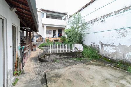 Casa à venda com 231m², 4 quartos e 4 vagas Casa à venda com 231m², 4 quartos e 4 vagasQuintal