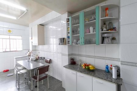 Casa à venda com 231m², 4 quartos e 4 vagas Casa à venda com 231m², 4 quartos e 4 vagasCozinha