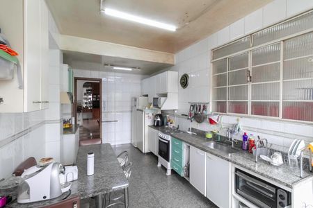 Casa à venda com 231m², 4 quartos e 4 vagas Casa à venda com 231m², 4 quartos e 4 vagasCozinha