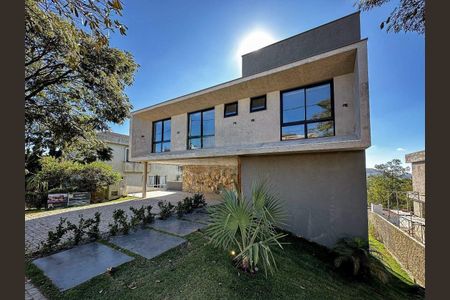 Casa à venda com 458m², 4 quartos e 4 vagas