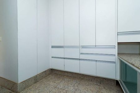 Casa à venda com 300m², 3 quartos e 4 vagas