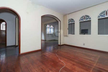 Casa à venda com 300m², 3 quartos e 4 vagas