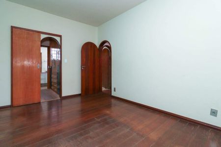 Casa à venda com 300m², 3 quartos e 4 vagas