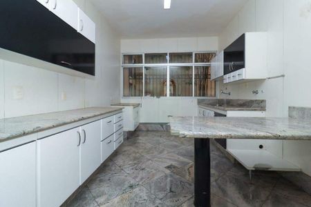 Casa à venda com 300m², 3 quartos e 4 vagas