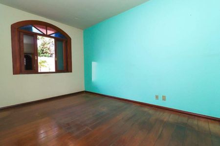 Casa à venda com 300m², 3 quartos e 4 vagas