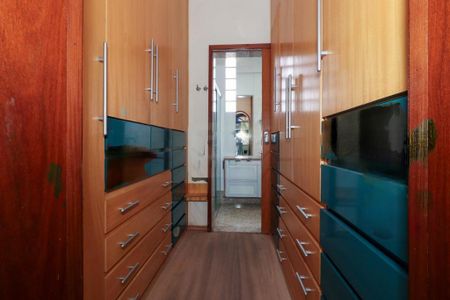 Casa à venda com 300m², 3 quartos e 4 vagas