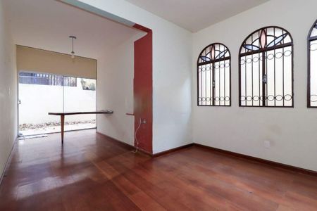 Casa à venda com 300m², 3 quartos e 4 vagas