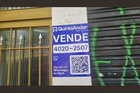 Casa à venda com 304m², 3 quartos e 2 vagas Casa à venda com 304m², 3 quartos e 2 vagasFachada e Placa