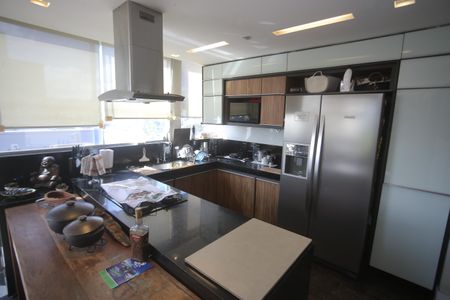 Apartamento à venda com 130m², 2 quartos e 3 vagasCozinha