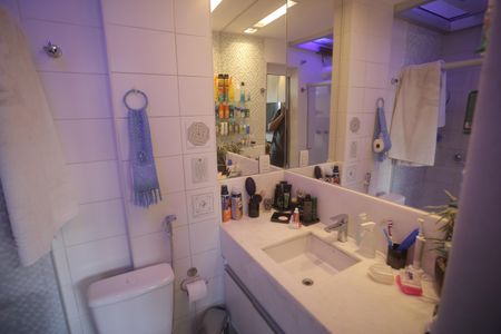 Apartamento à venda com 130m², 2 quartos e 3 vagasBanheiro da Suíte 2