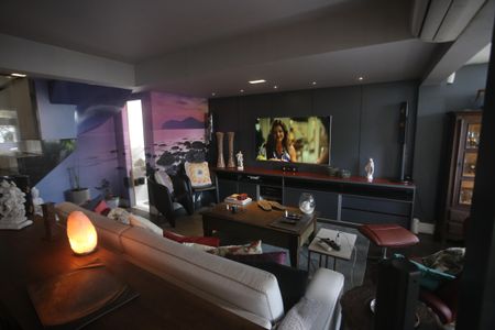 Apartamento à venda com 130m², 2 quartos e 3 vagasSala