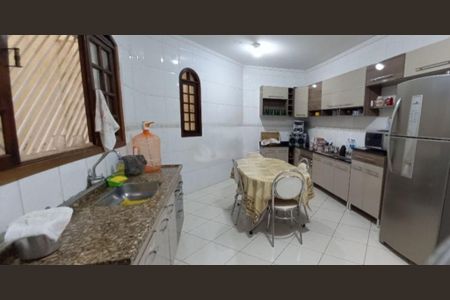 Casa à venda com 300m², 3 quartos e 6 vagas