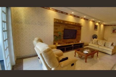 Casa à venda com 300m², 3 quartos e 6 vagas