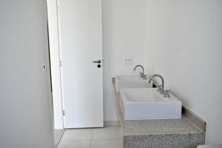Apartamento à venda com 147m², 4 quartos e 2 vagas Apartamento à venda com 147m², 4 quartos e 2 vagasBanheiro da Suíte 2
