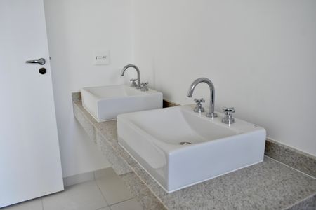 Apartamento à venda com 147m², 4 quartos e 2 vagas Apartamento à venda com 147m², 4 quartos e 2 vagasBanheiro da Suíte 2