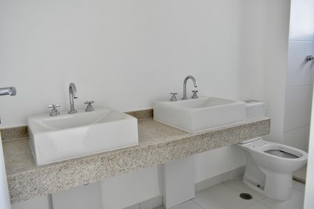 Apartamento à venda com 147m², 4 quartos e 2 vagas Apartamento à venda com 147m², 4 quartos e 2 vagasBanheiro da Suíte 2