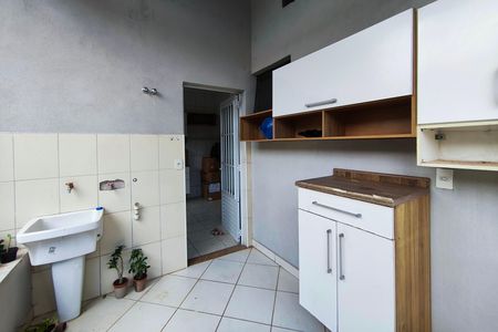 Casa à venda com 295m², 3 quartos e 2 vagas Casa à venda com 295m², 3 quartos e 2 vagasÁrea de Serviço