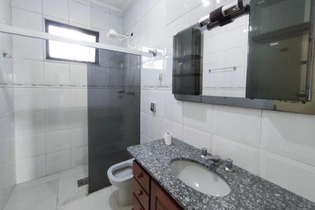 Casa à venda com 295m², 3 quartos e 2 vagas Casa à venda com 295m², 3 quartos e 2 vagasBanheiro Social