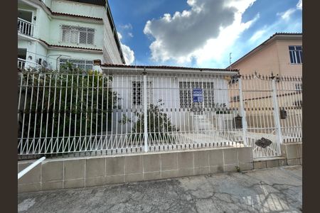 Casa à venda com 480m², 4 quartos e 4 vagasFachada + plaquinha