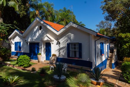 Casa à venda com 5000m², 4 quartos e 10 vagas Casa à venda com 5000m², 4 quartos e 10 vagasFachada