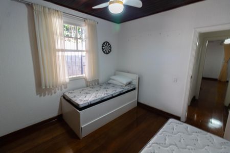 Casa à venda com 5000m², 4 quartos e 10 vagas Casa à venda com 5000m², 4 quartos e 10 vagasQuarto 1