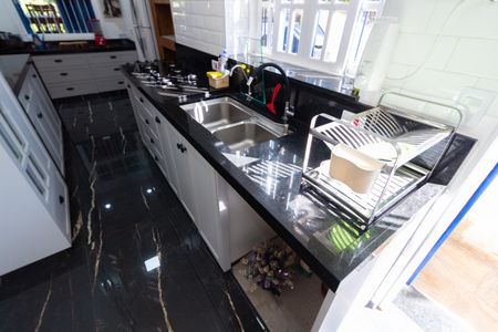 Casa à venda com 5000m², 4 quartos e 10 vagas Casa à venda com 5000m², 4 quartos e 10 vagasCozinha