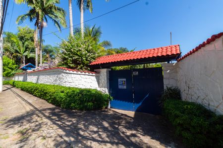 Casa à venda com 5000m², 4 quartos e 10 vagas Casa à venda com 5000m², 4 quartos e 10 vagasFachada