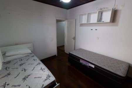 Casa à venda com 5000m², 4 quartos e 10 vagas Casa à venda com 5000m², 4 quartos e 10 vagasQuarto 1