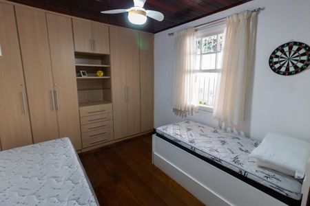 Casa à venda com 5000m², 4 quartos e 10 vagas Casa à venda com 5000m², 4 quartos e 10 vagasQuarto 1