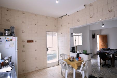 Casa à venda com 280m², 4 quartos e 3 vagas Casa à venda com 280m², 4 quartos e 3 vagasCozinha