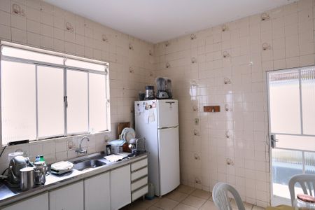 Casa à venda com 280m², 4 quartos e 3 vagas Casa à venda com 280m², 4 quartos e 3 vagasCozinha