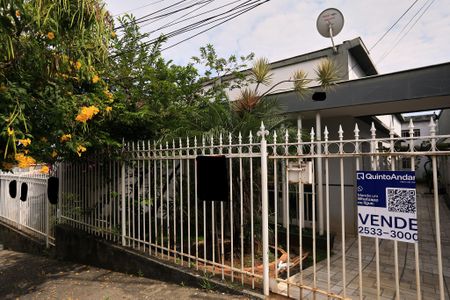 Casa à venda com 280m², 4 quartos e 3 vagas Casa à venda com 280m², 4 quartos e 3 vagasFachada e Placa