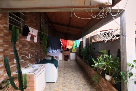 Casa à venda com 280m², 4 quartos e 3 vagas Casa à venda com 280m², 4 quartos e 3 vagasÁrea de Serviço