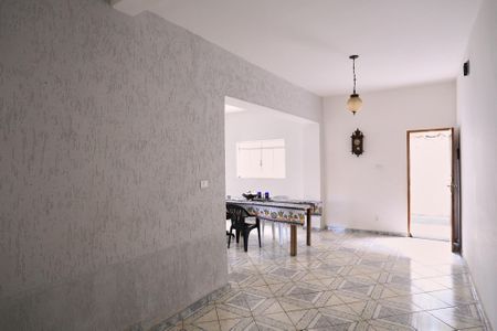 Casa à venda com 280m², 4 quartos e 3 vagas Casa à venda com 280m², 4 quartos e 3 vagasSala