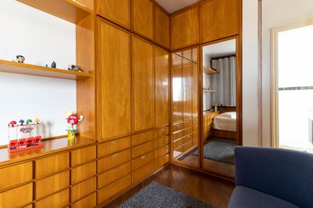 Apartamento à venda com 354m², 4 quartos e 4 vagas Apartamento à venda com 354m², 4 quartos e 4 vagasSuíte 3
