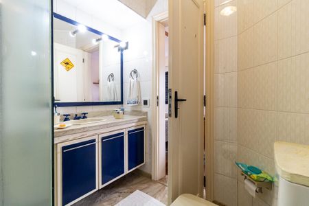 Apartamento à venda com 354m², 4 quartos e 4 vagas Apartamento à venda com 354m², 4 quartos e 4 vagasBanheiro da Suíte 2