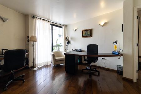 Apartamento à venda com 354m², 4 quartos e 4 vagas Apartamento à venda com 354m², 4 quartos e 4 vagasEscritório