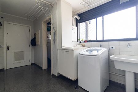 Apartamento à venda com 354m², 4 quartos e 4 vagas Apartamento à venda com 354m², 4 quartos e 4 vagasÁrea de Serviço