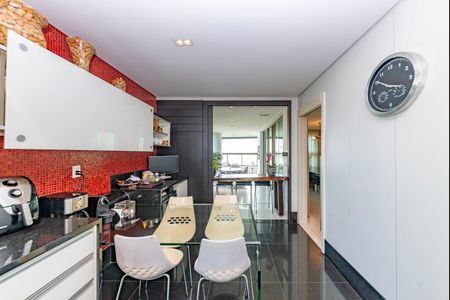 Apartamento à venda com 278m², 4 quartos e 4 vagas Apartamento à venda com 278m², 4 quartos e 4 vagasCozinha