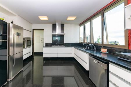 Apartamento à venda com 278m², 4 quartos e 4 vagas Apartamento à venda com 278m², 4 quartos e 4 vagasCozinha