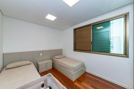 Apartamento à venda com 278m², 4 quartos e 4 vagas Apartamento à venda com 278m², 4 quartos e 4 vagasSuíte 3