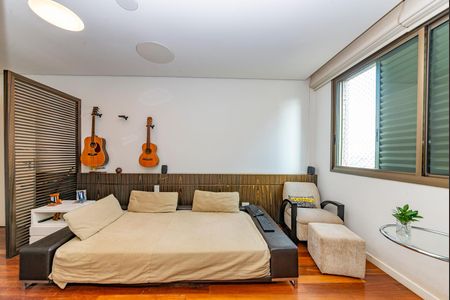 Apartamento à venda com 278m², 4 quartos e 4 vagas Apartamento à venda com 278m², 4 quartos e 4 vagasSuíte 2