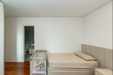 Apartamento à venda com 278m², 4 quartos e 4 vagas Apartamento à venda com 278m², 4 quartos e 4 vagasSuíte 3