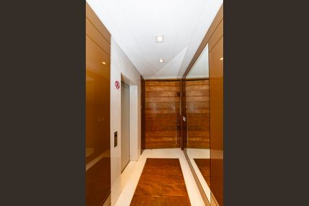 Apartamento à venda com 278m², 4 quartos e 4 vagas Apartamento à venda com 278m², 4 quartos e 4 vagasHall