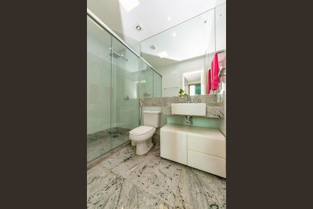 Apartamento à venda com 278m², 4 quartos e 4 vagas Apartamento à venda com 278m², 4 quartos e 4 vagasBanheiro da Suíte 3