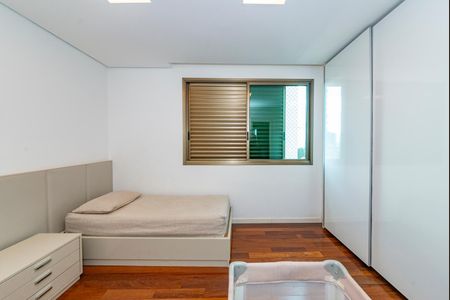 Apartamento à venda com 278m², 4 quartos e 4 vagas Apartamento à venda com 278m², 4 quartos e 4 vagasSuíte 3