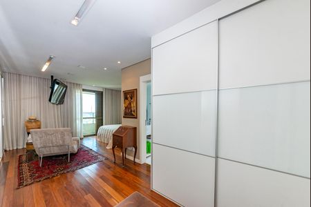 Apartamento à venda com 278m², 4 quartos e 4 vagas Apartamento à venda com 278m², 4 quartos e 4 vagasSuíte 1