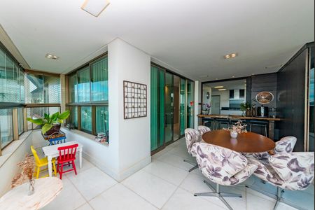 Apartamento à venda com 278m², 4 quartos e 4 vagas Apartamento à venda com 278m², 4 quartos e 4 vagasVaranda da Sala