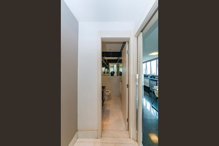 Apartamento à venda com 278m², 4 quartos e 4 vagas Apartamento à venda com 278m², 4 quartos e 4 vagasLavabo