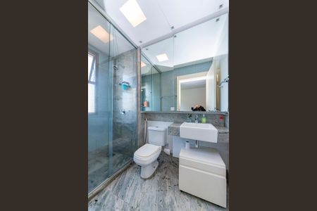 Apartamento à venda com 278m², 4 quartos e 4 vagas Apartamento à venda com 278m², 4 quartos e 4 vagasBanheiro da Suíte 2